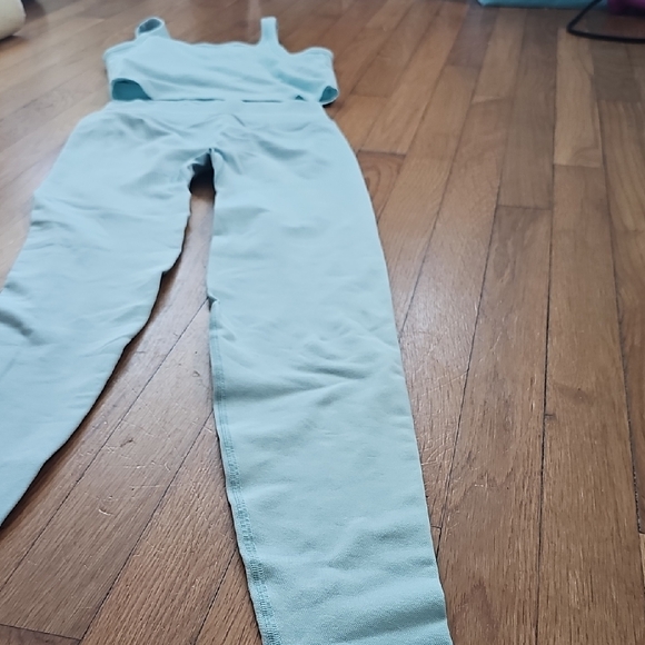 PINK Set-Leggings & Crop Racerback Athletic Top - Picture 9 of 11